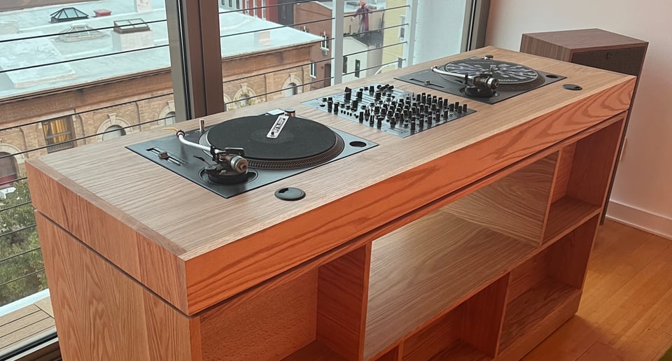 Custom Dj Booth 002 — view 1
